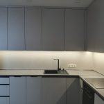 Угловая кухня в стиле минимализм
