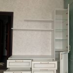 Белая стенка в спальню