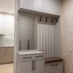 Сучасна шафа у передпокій