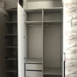 Вбудована шафа в передпокій на замовлення